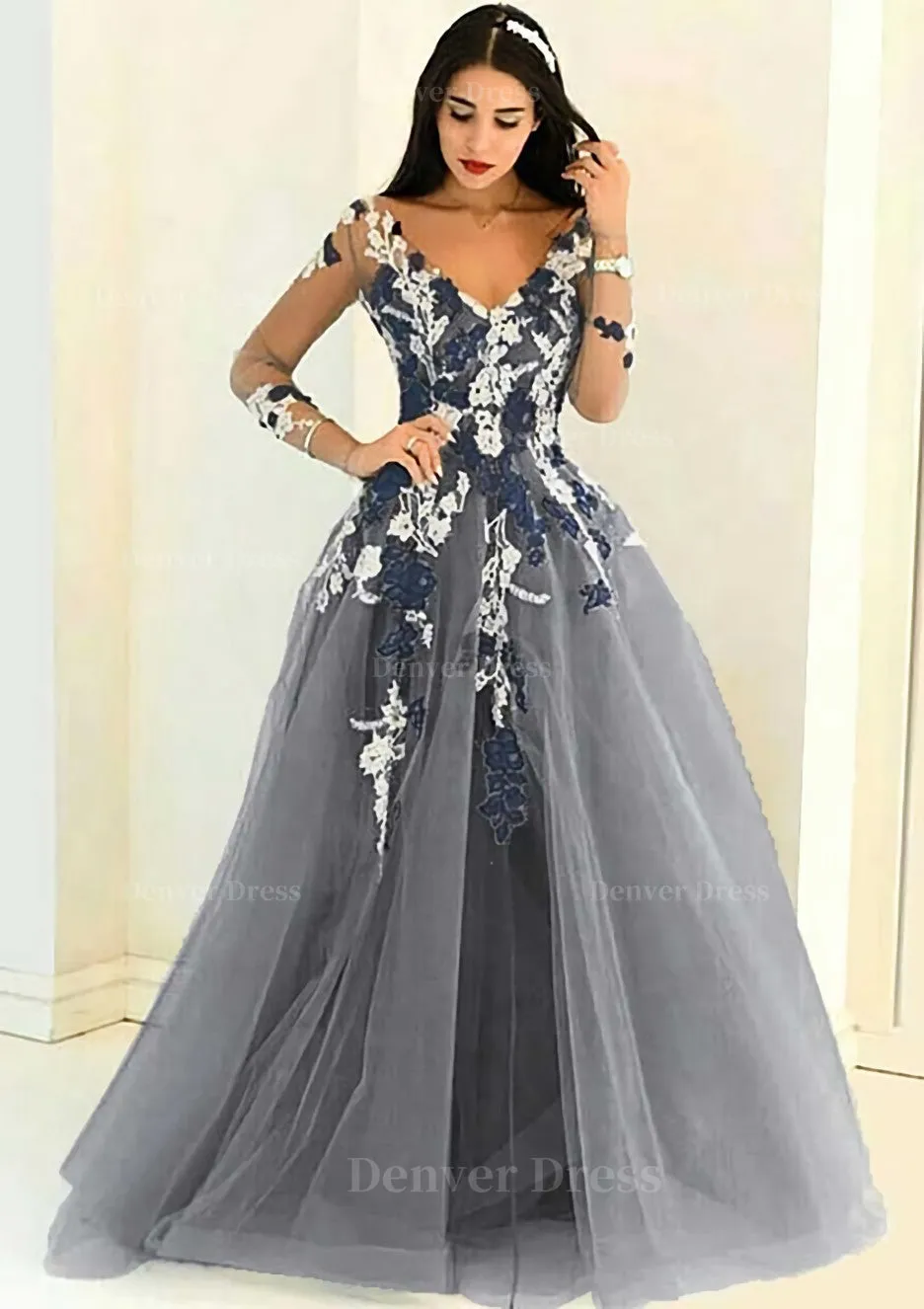 Tulle Long/Floor-Length A-Line/Princess Full/Long Sleeve V-Neck Zipper Evening Dress With Appliqued