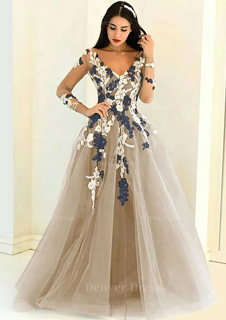 Tulle Long/Floor-Length A-Line/Princess Full/Long Sleeve V-Neck Zipper Evening Dress With Appliqued